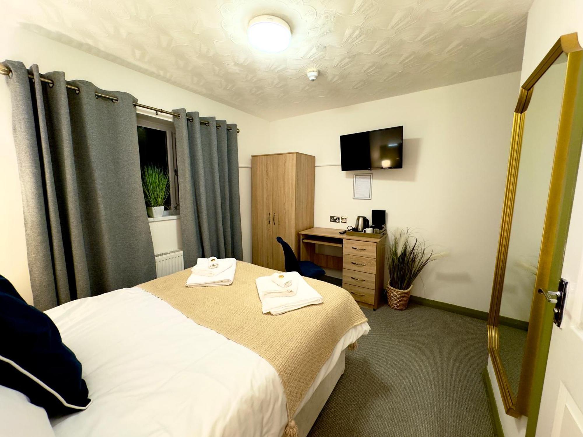 Coastal Park Accommodation Llanelli Exterior photo