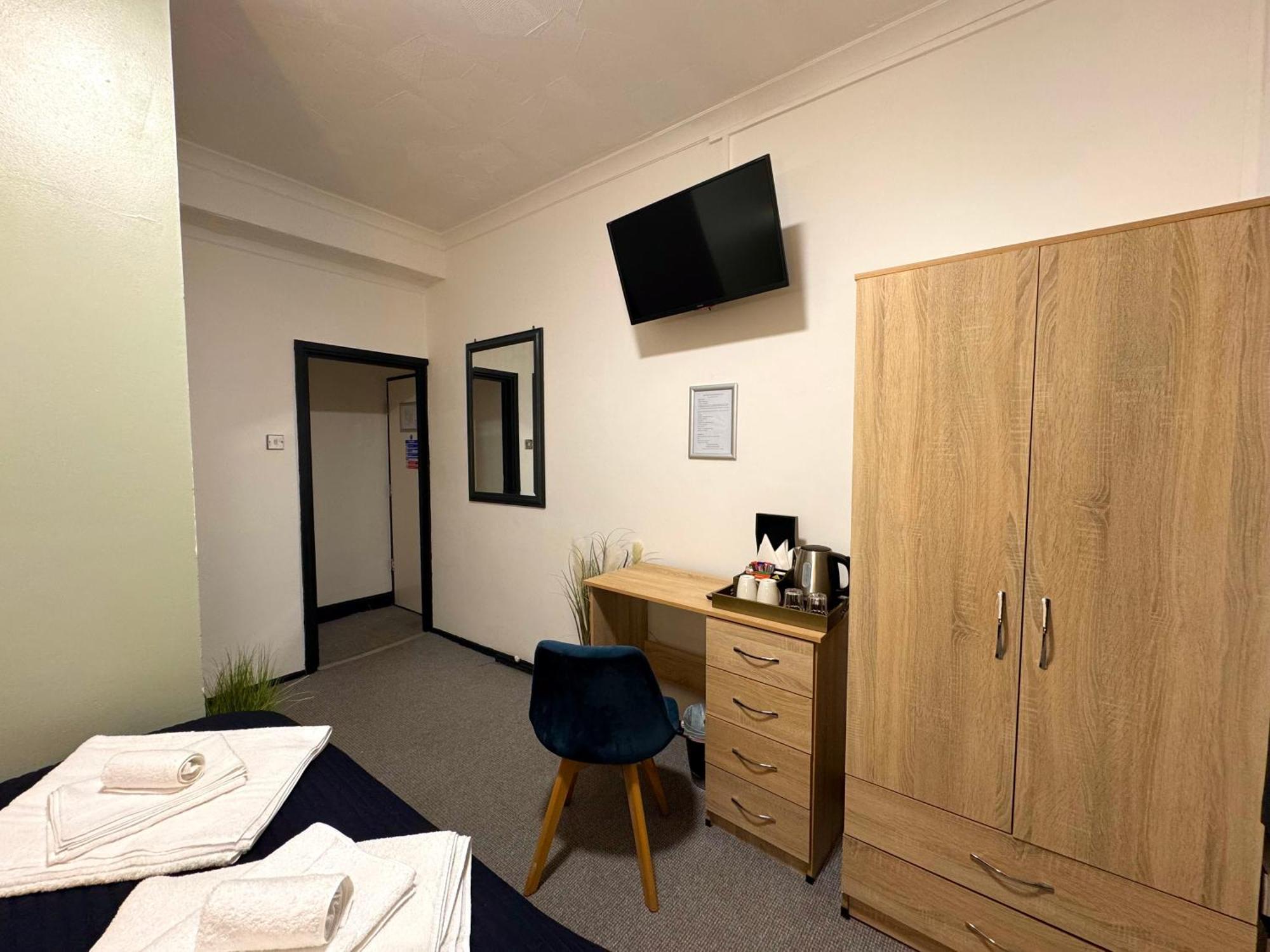 Coastal Park Accommodation Llanelli Exterior photo